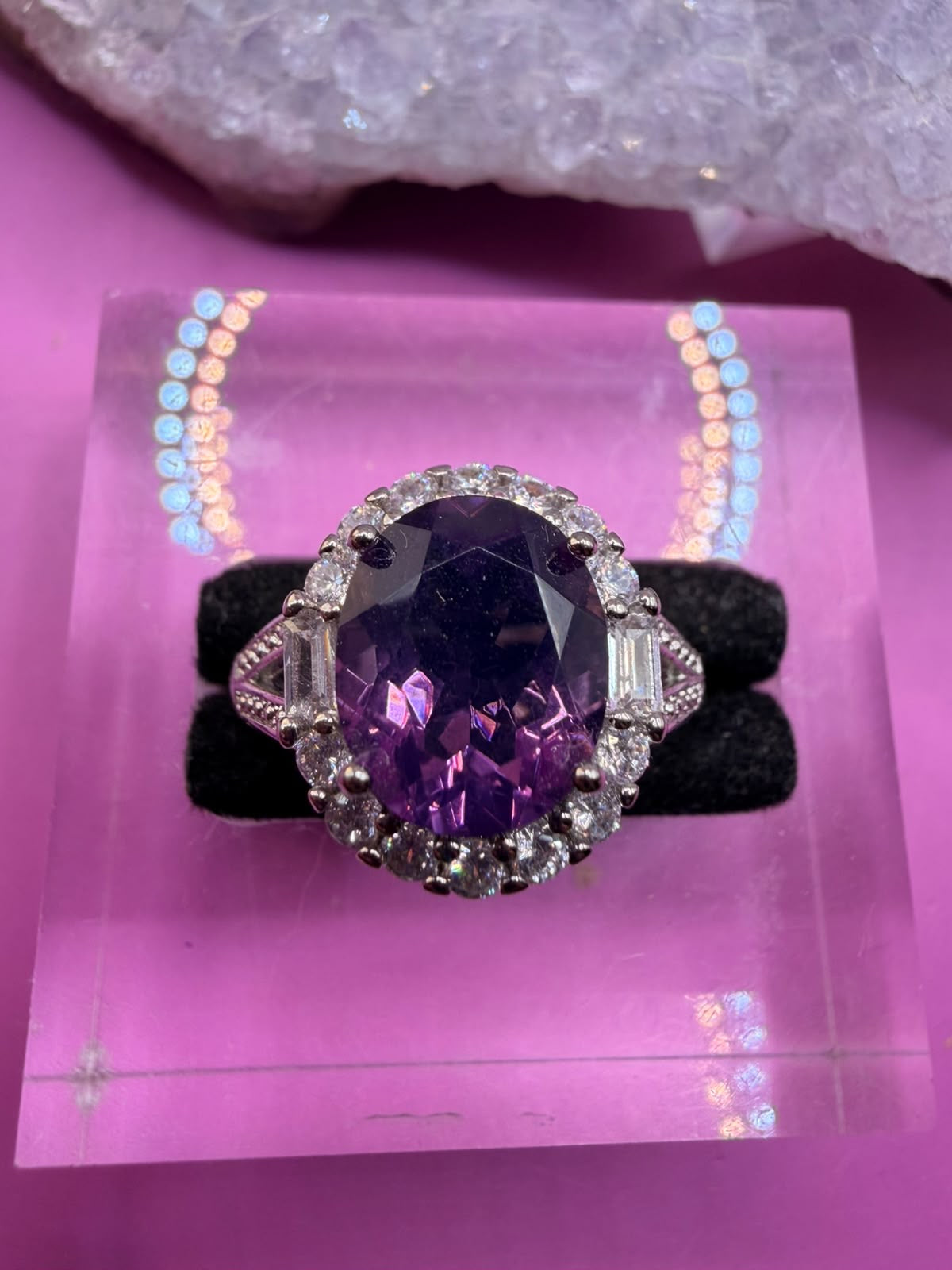 Großer Amethyst Ring mit Zirkonia