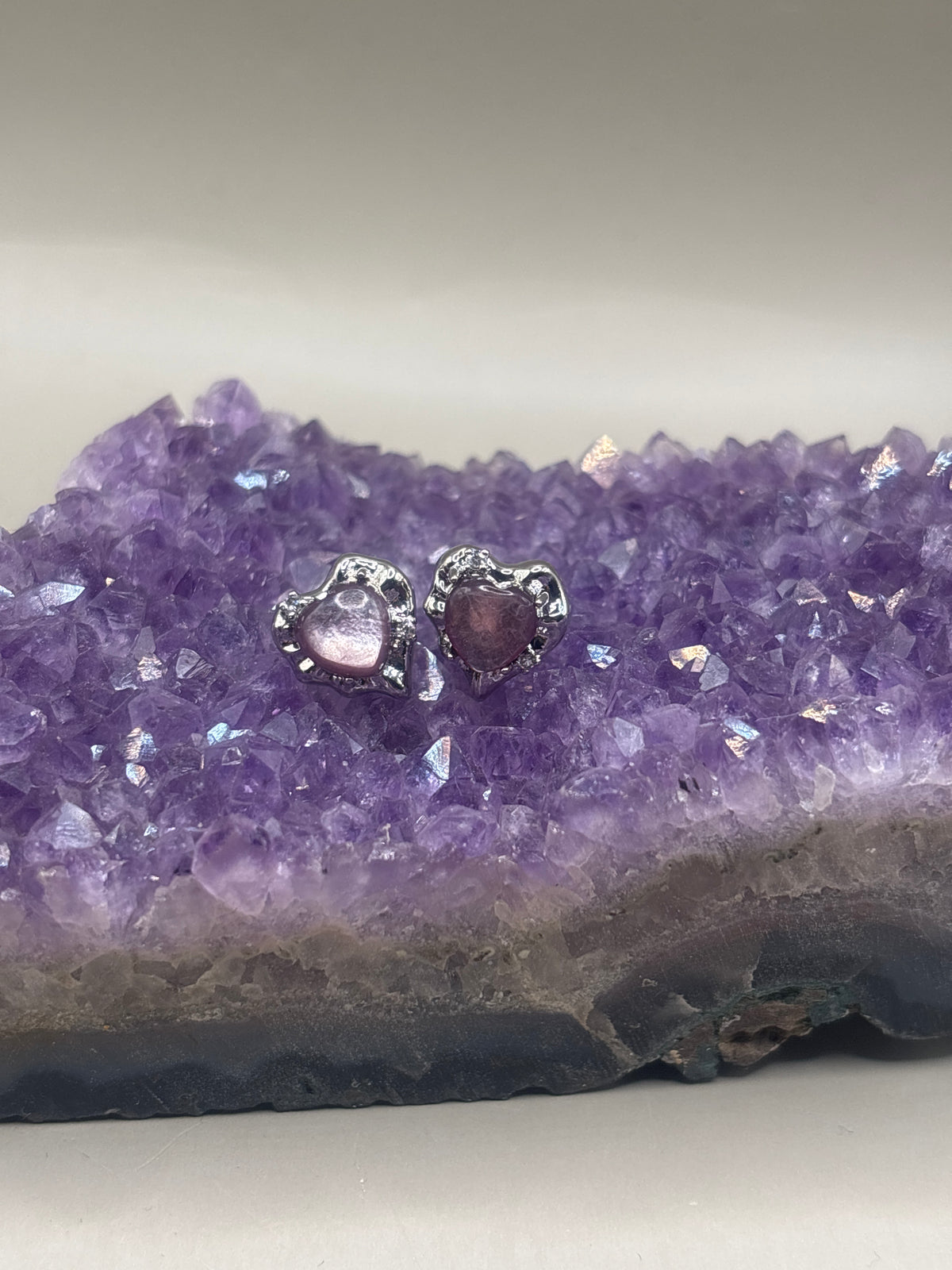 Purple Mica Herzen Ohrstecker