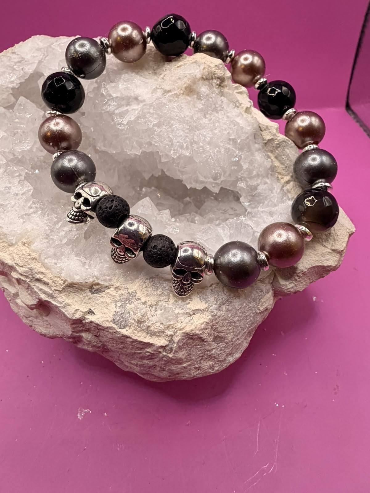 Schwarzer Achat, Lava und Hämatit Skull Handmade Armband
